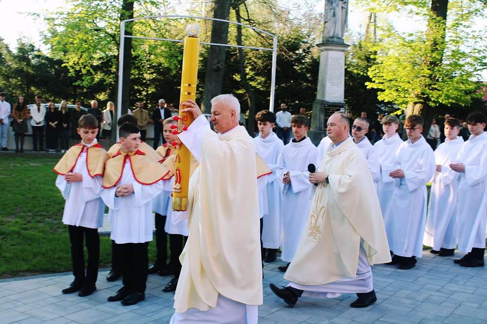 Liturgia Wigilii Paschalnej 2025 – Triduum Paschalne Liturgia Wigilii Paschalnej 2025 – Triduum Paschalne